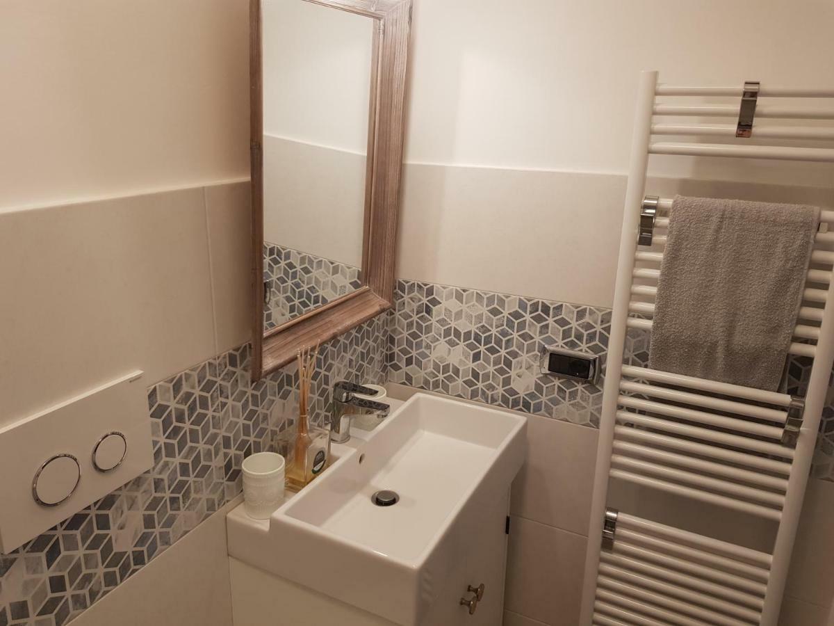 Modern Flat With Panoramic Terrace In Zuccarello 아파트 외부 사진